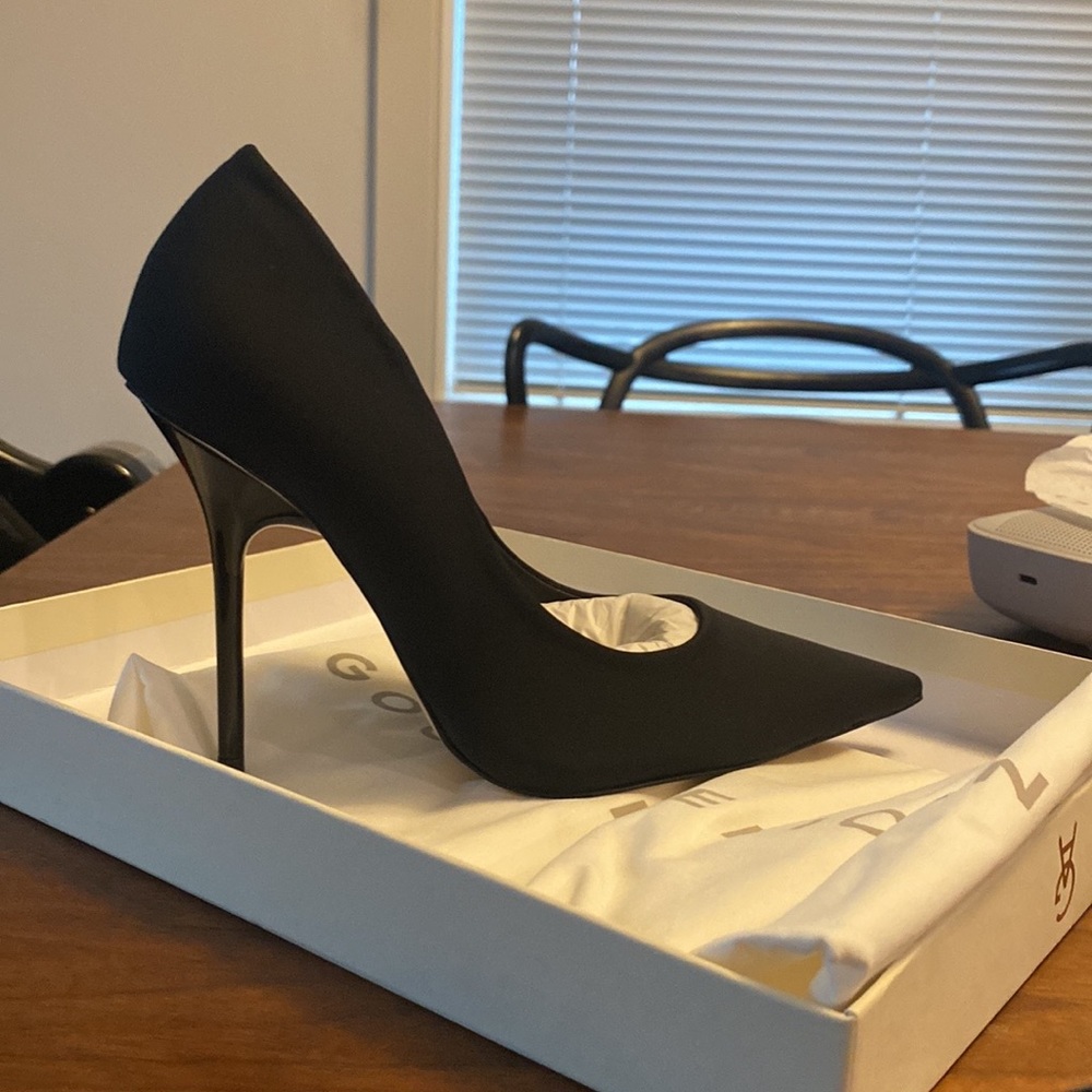 Good American Classic Black Pump